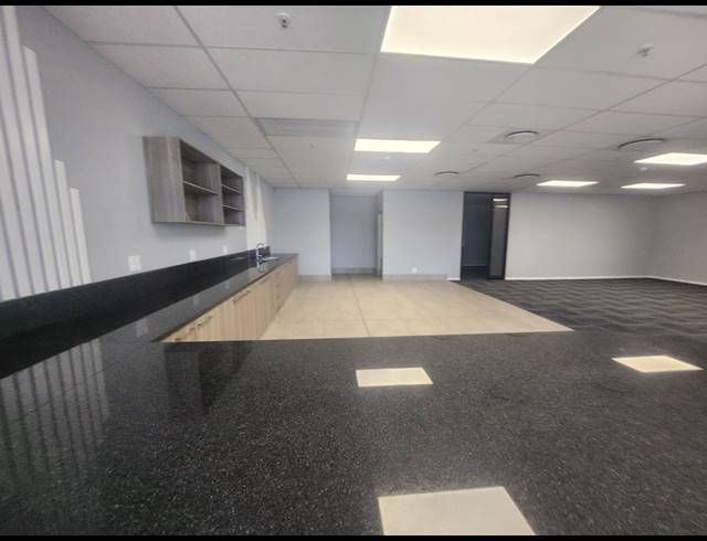 8,617M² FACTORY TO LET IN LONGMEADOW